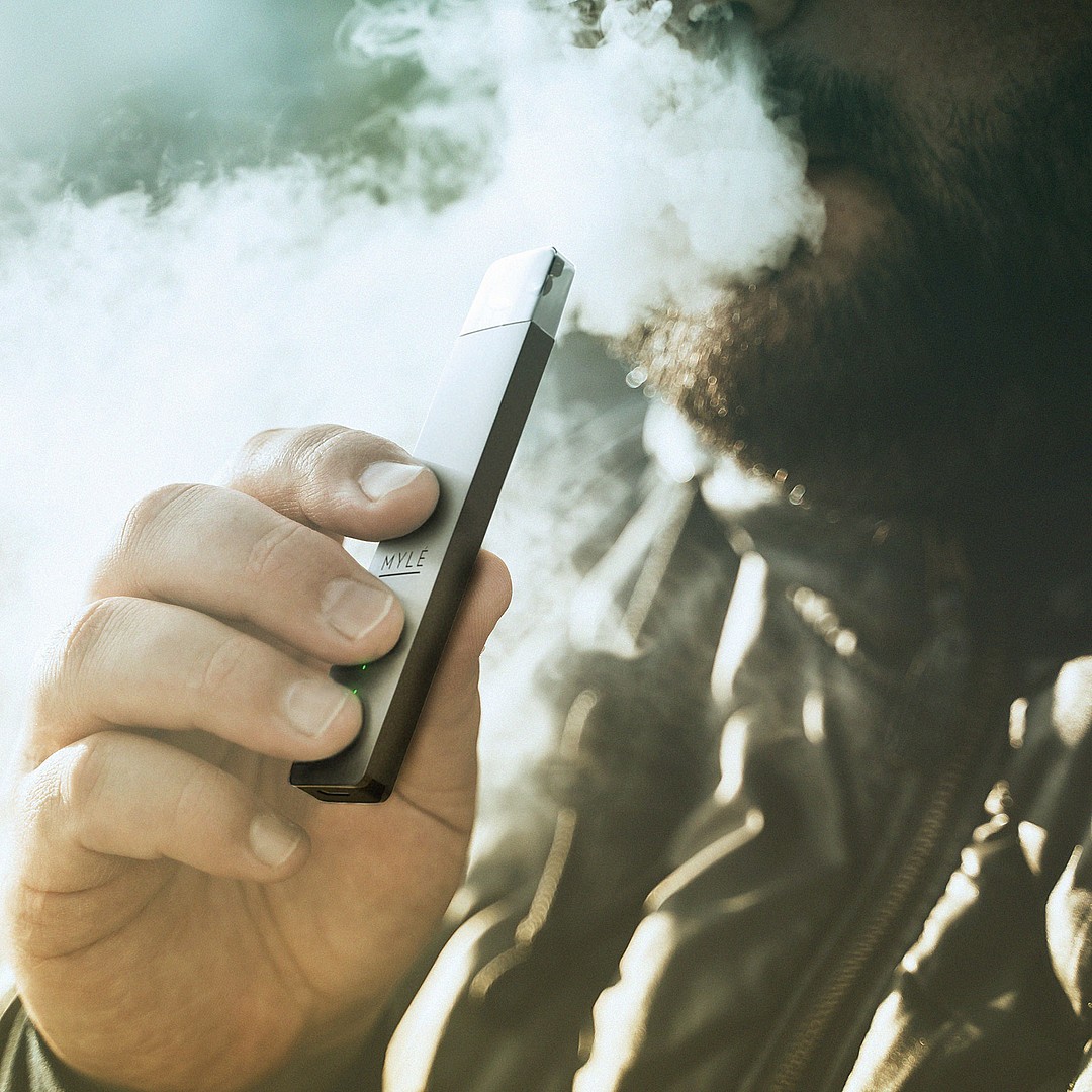 Myle-Vapor_Vapor-Pod-System_V4-device_Black